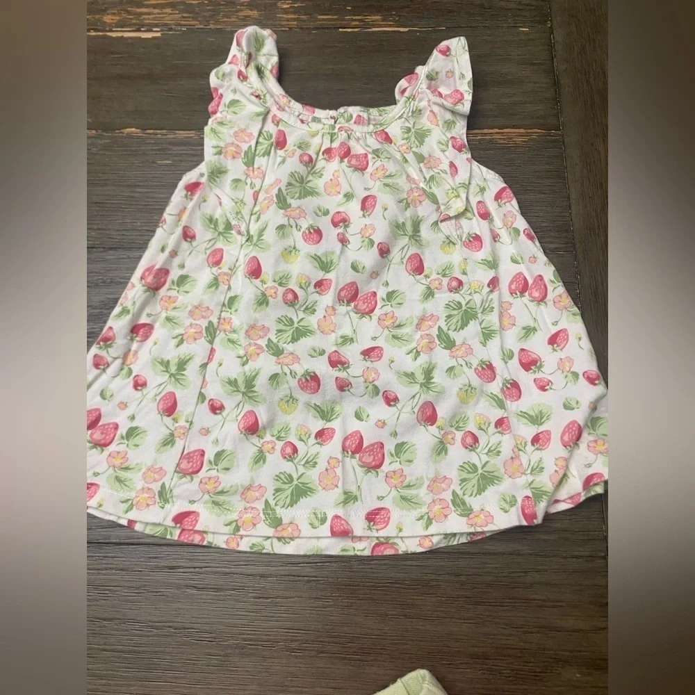 Max Studio kids girls size 2T top and bottom set shirt and shorts
